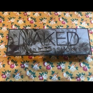 Urban Decay Naked Smoky Palette 💨